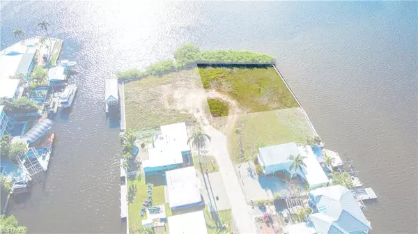 2638 Second ST, Matlacha, FL 33993