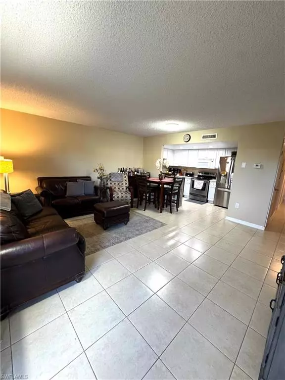 Cape Coral, FL 33904,4906 Victoria DR #108