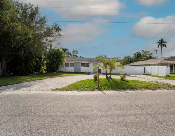 North Fort Myers, FL 33917,60 Cardinal DR