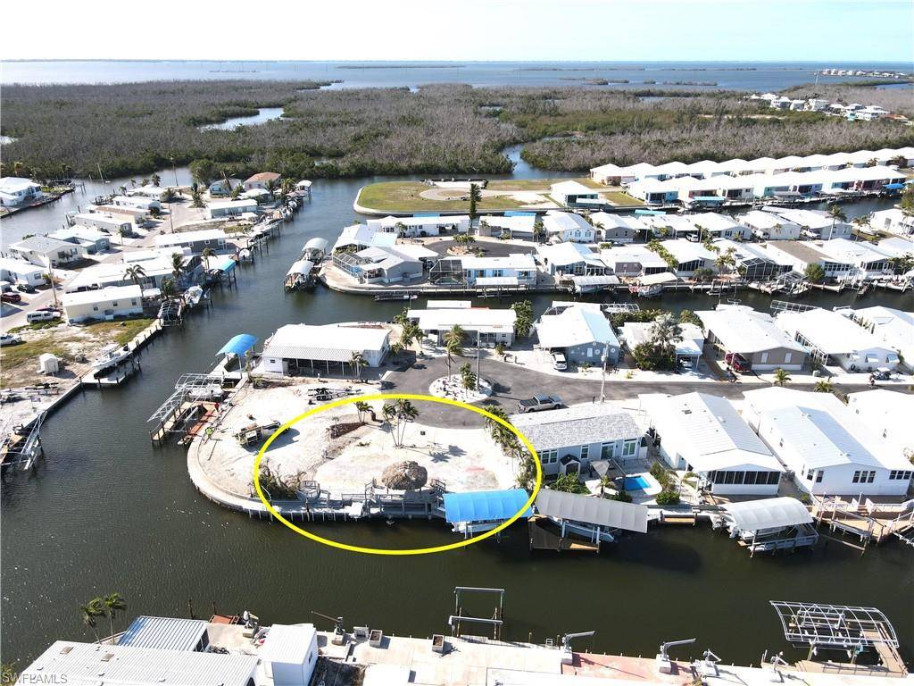 2950 Skipper LN, St. James City, FL 33956