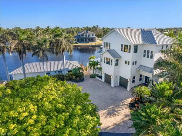 Fort Myers, FL 33919,901 Robalo DR