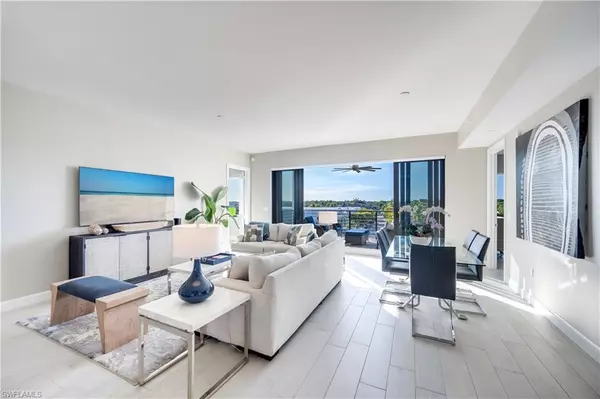 Naples, FL 34102,1115 Central AVE #555