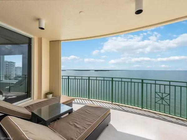 Marco Island, FL 34145,970 CAPE MARCO DR #802