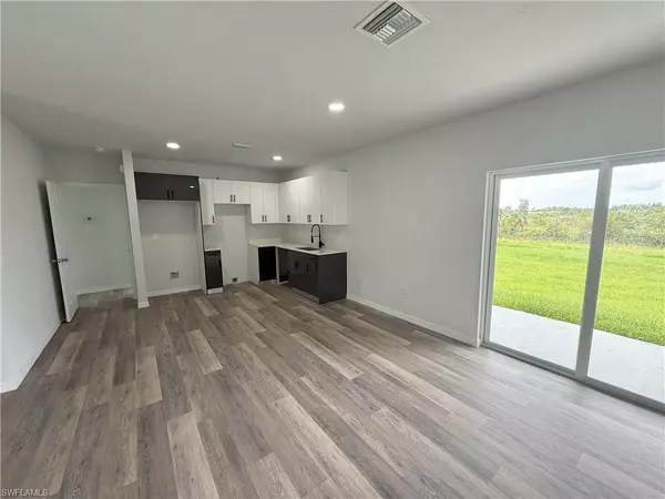 Lehigh Acres, FL 33972,127 Ocean Park DR