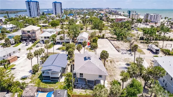 Fort Myers Beach, FL 33931,121 Coconut DR