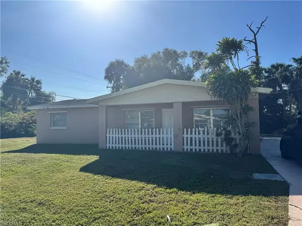 1871 Queen CT,  North Fort Myers,  FL 33917