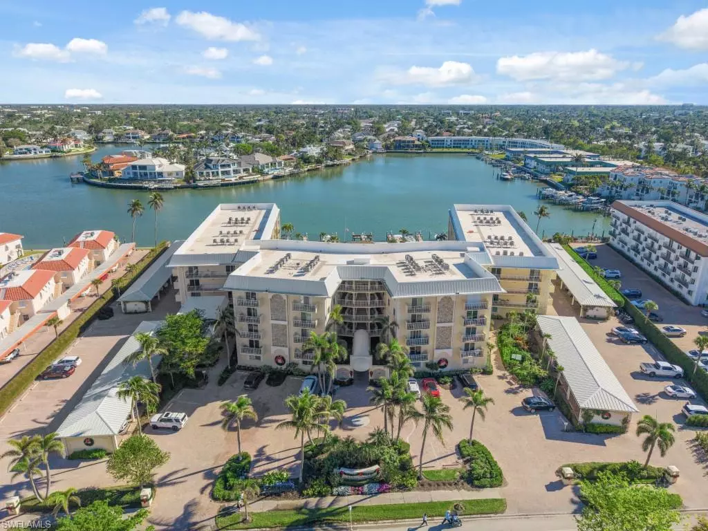 Naples, FL 34103,3000 Gulf Shore BLVD N #106