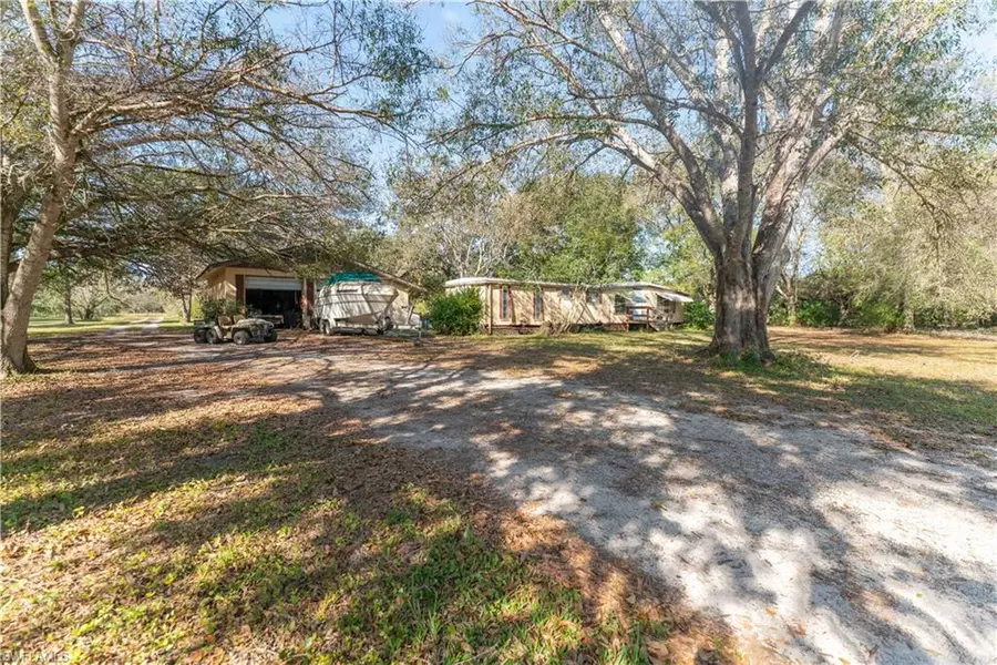 2426 + 2400 Phillips RD, Labelle, FL 33935