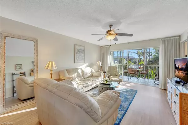 Naples, FL 34112,3072 Sandpiper Bay CIR #M206