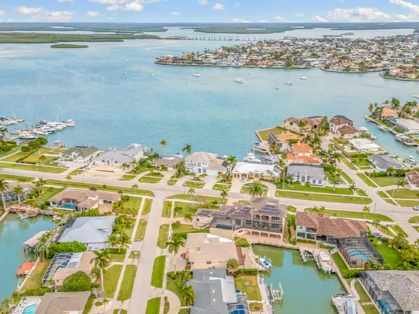 Marco Island, FL 34145,851 Perrine CT