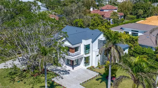 1800 Crayton RD, Naples, FL 34102