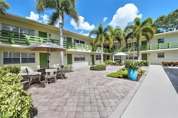 Naples, FL 34102,975 9th AVE S #5