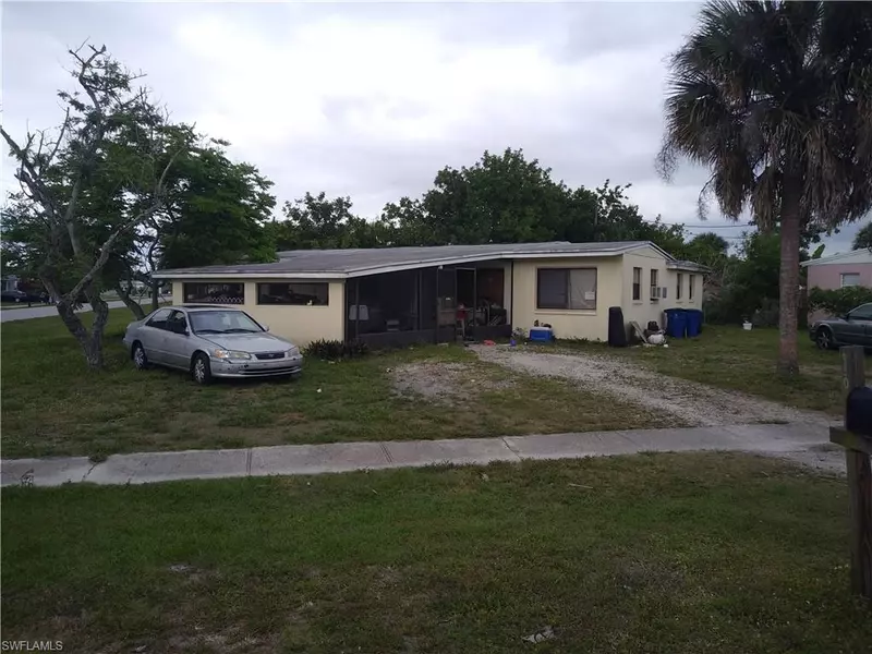 950 Lakeview DR, North Fort Myers, FL 33903