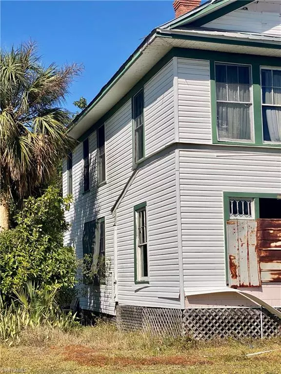 Fort Myers, FL 33916,3221 Edgewood AVE