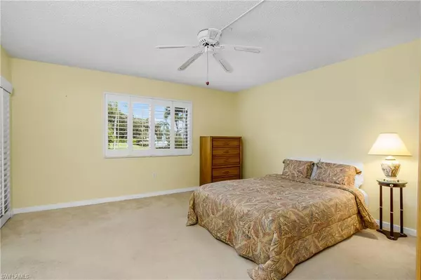 Naples, FL 34110,215 Cypress WAY E #B2