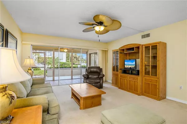 Naples, FL 34110,215 Cypress WAY E #B2