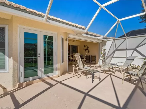 Naples, FL 34110,682 Wiggins Bay DR #2-2R