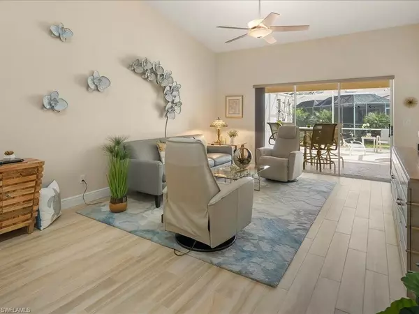 Naples, FL 34110,682 Wiggins Bay DR #2-2R