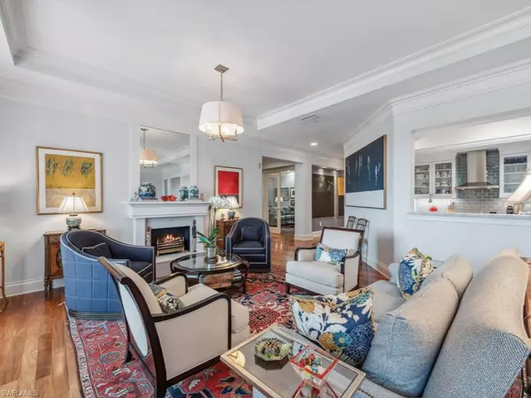 Naples, FL 34102,625 5th AVE S #PH-302