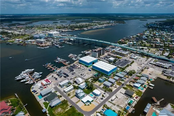 Fort Myers Beach, FL 33931,412 Harbor CT