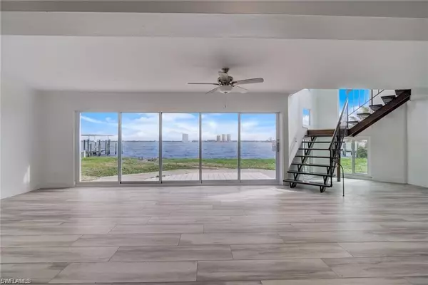 North Fort Myers, FL 33917,107 E North Shore AVE