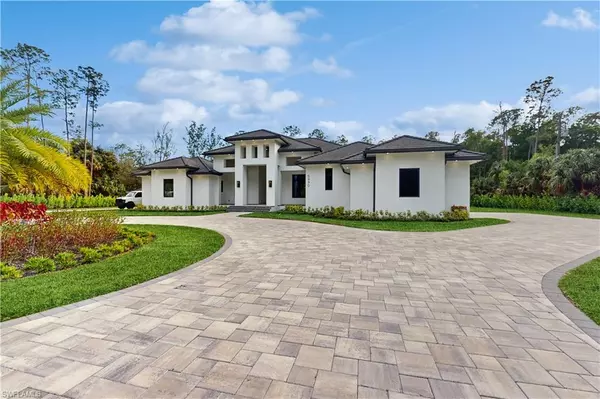 5990 English Oaks LN, Naples, FL 34119