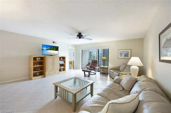 Naples, FL 34112,3072 Sandpiper Bay CIR #M203