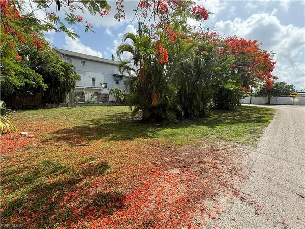 Naples, FL 34112,2296 Curtis ST