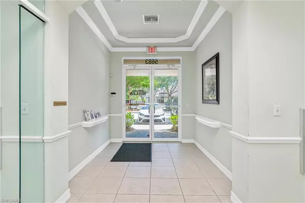 Naples, FL 34110,5683 Strand CT #7