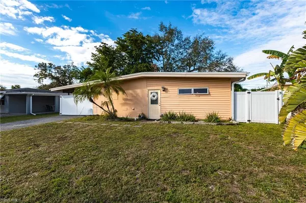 4400 Hill DR, Fort Myers, FL 33901