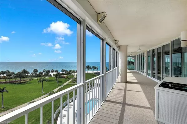 Naples, FL 34103,3991 Gulf Shore BLVD N #402