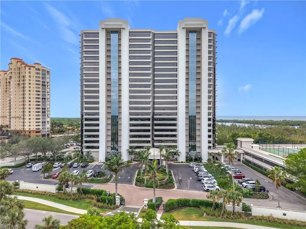 Naples, FL 34108,6825 Grenadier BLVD #304