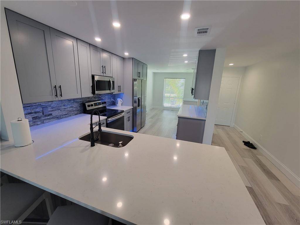 Naples, FL 34110,1190 Yesica Ann CIR #B-204