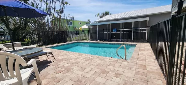 Fort Myers Beach, FL 33931,144 Driftwood LN