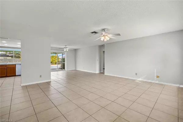 Cape Coral, FL 33904,703 SE 33rd ST