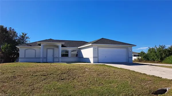 518 Kingsbury LN, Lehigh Acres, FL 33974