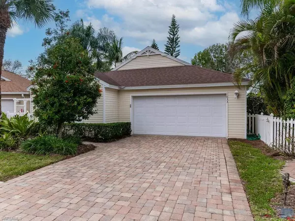 Naples, FL 34110,1033 Silverstrand DR