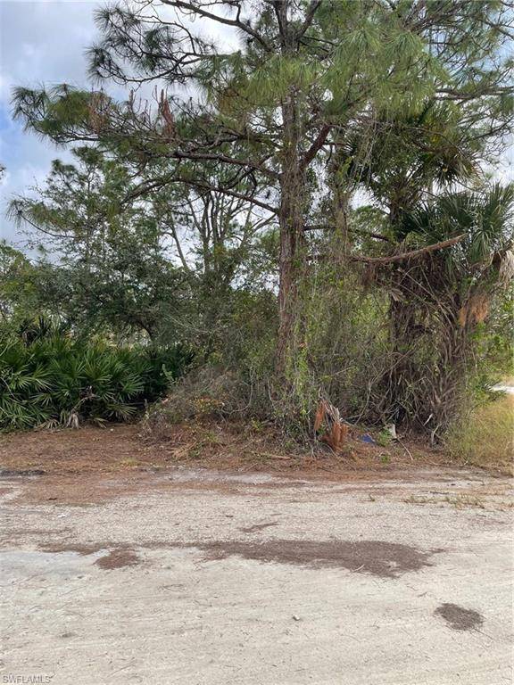 910 Franklin ST E, Lehigh Acres, FL 33974