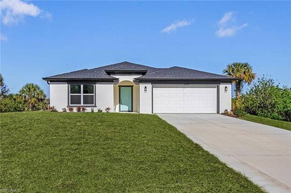 545 Oakshire LN, Lehigh Acres, FL 33972