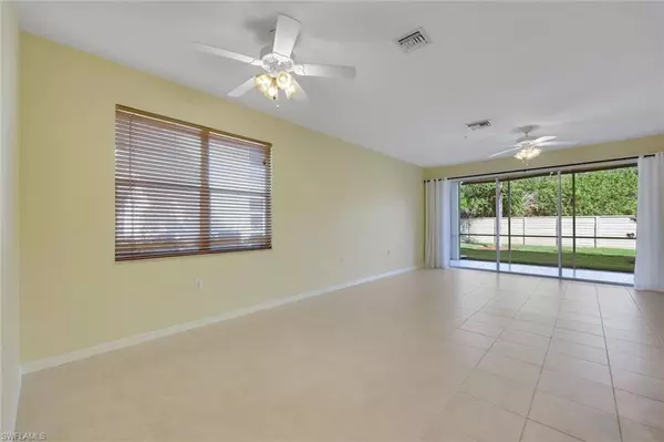 Fort Myers, FL 33919,14732 Calusa Palms DR #101