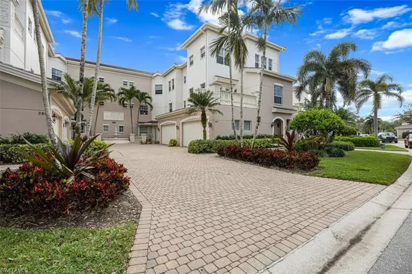 580 Avellino Isles CIR #202, Naples, FL 34119