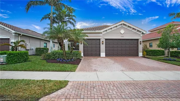 13704 Luna DR, Naples, FL 34109