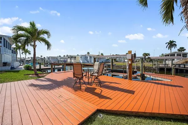 Fort Myers Beach, FL 33931,17690 Eglantine LN