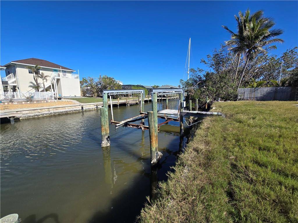 Fort Myers Beach, FL 33931,405 Washington CT