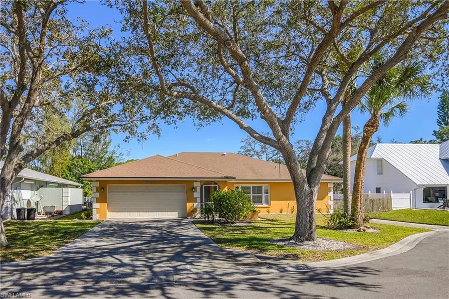 2560 11th CIR, Naples, FL 34103