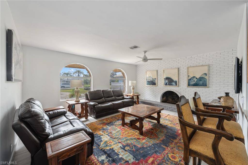 Naples, FL 34102,1455 Pelican AVE