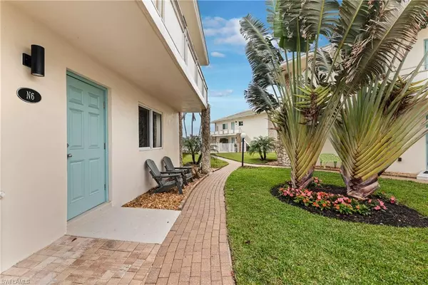 Naples, FL 34103,2500 Gulf Shore BLVD N #N6