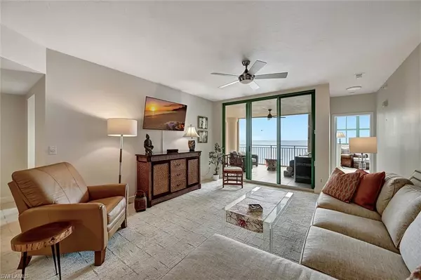 Marco Island, FL 34145,980 Cape Marco DR #902