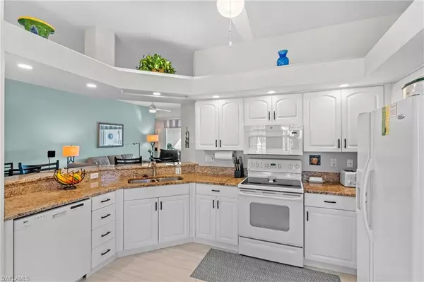 Naples, FL 34109,6800 Satinleaf RD S #202