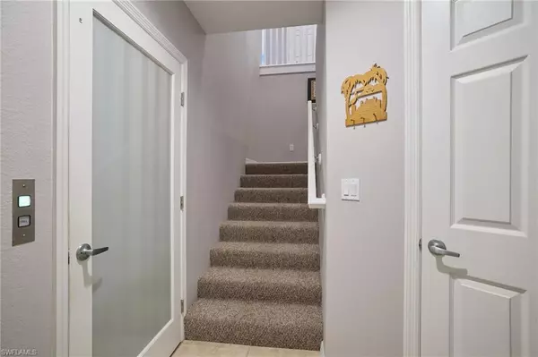 Estero, FL 33928,3560 Lansing LOOP #202